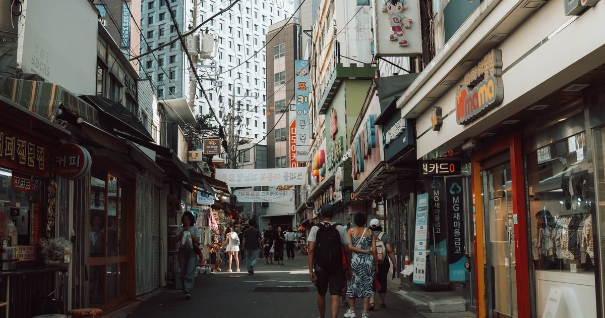 재래시장 골목, 민생회복지원금 신청 관련 이미지
